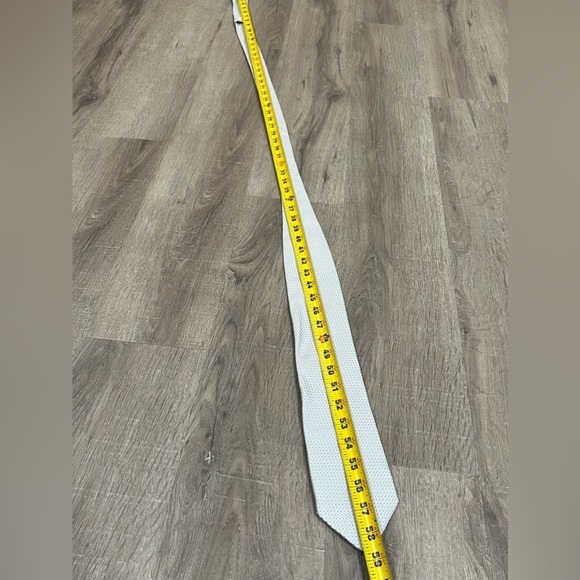 Brioni Tie 100% Silk Made in Italy Subtle Geometric Business Power Tie EUC Lux - Picture 10 of 12